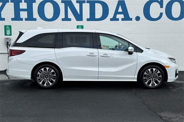 2026 Honda Odyssey Elite photo 3