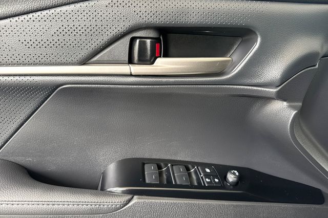 2025 Toyota Camry XSE - Photo 8