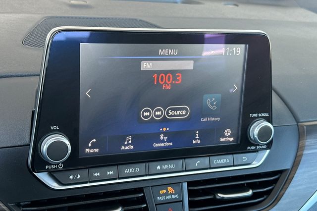2025 Nissan Altima SV - Photo 14
