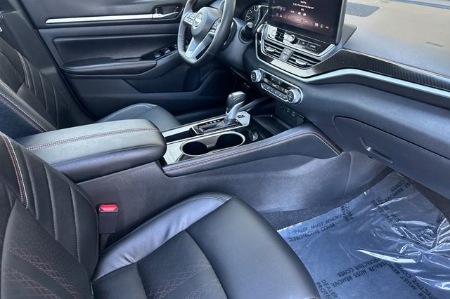 2025 Nissan Altima SR - Photo 12