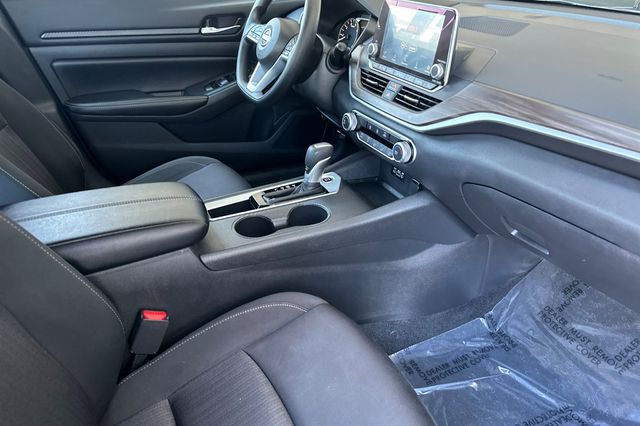 2025 Nissan Altima SV - Photo 12