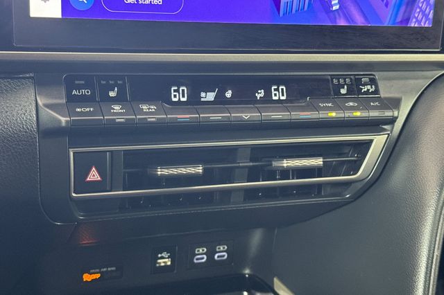 2025 Toyota Camry XSE - Photo 16