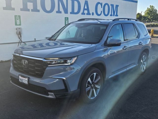 2025 Honda Pilot Touring 2WD's photo