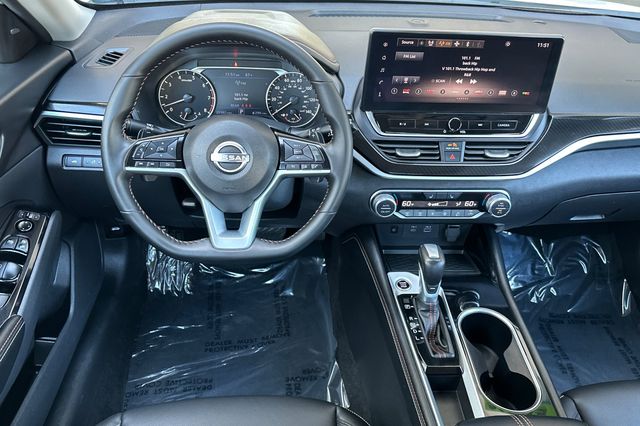 2025 Nissan Altima SR - Photo 11
