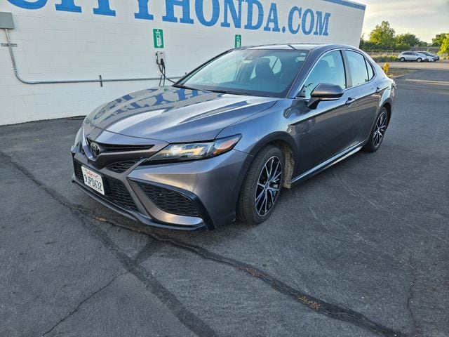 2023 Toyota Camry SE's photo