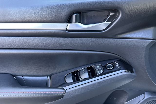 2025 Nissan Altima SR - Photo 8