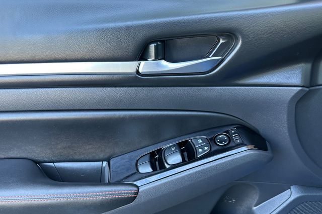 2025 Nissan Altima SR - Photo 8