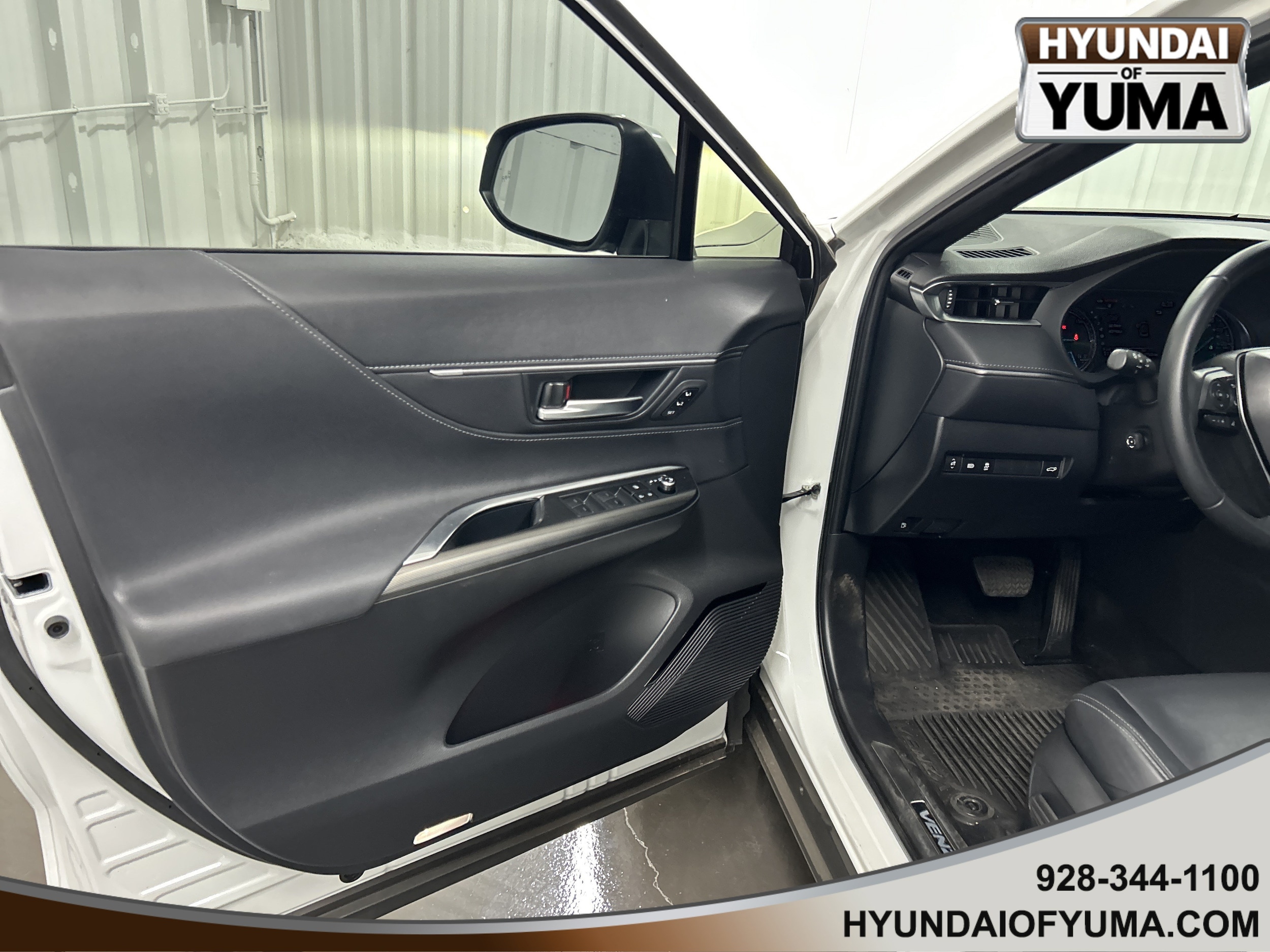 2024 Toyota Venza XLE - Photo 25
