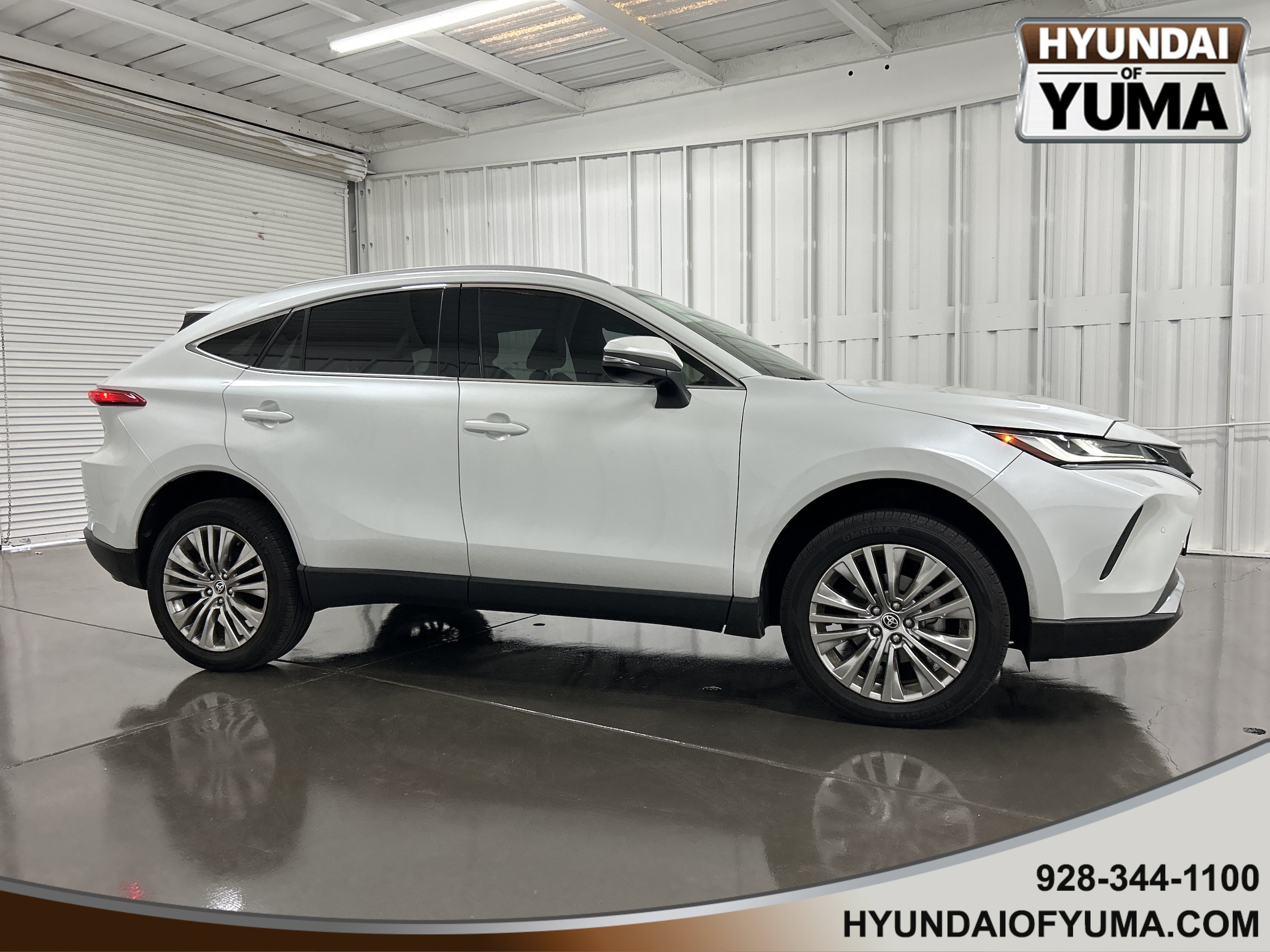 2024 Toyota Venza XLE - Photo 18