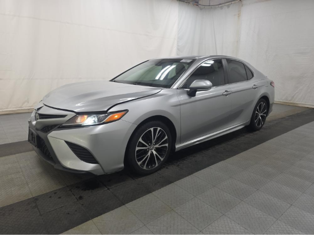 Used 2018 Toyota Camry SE Sedan
