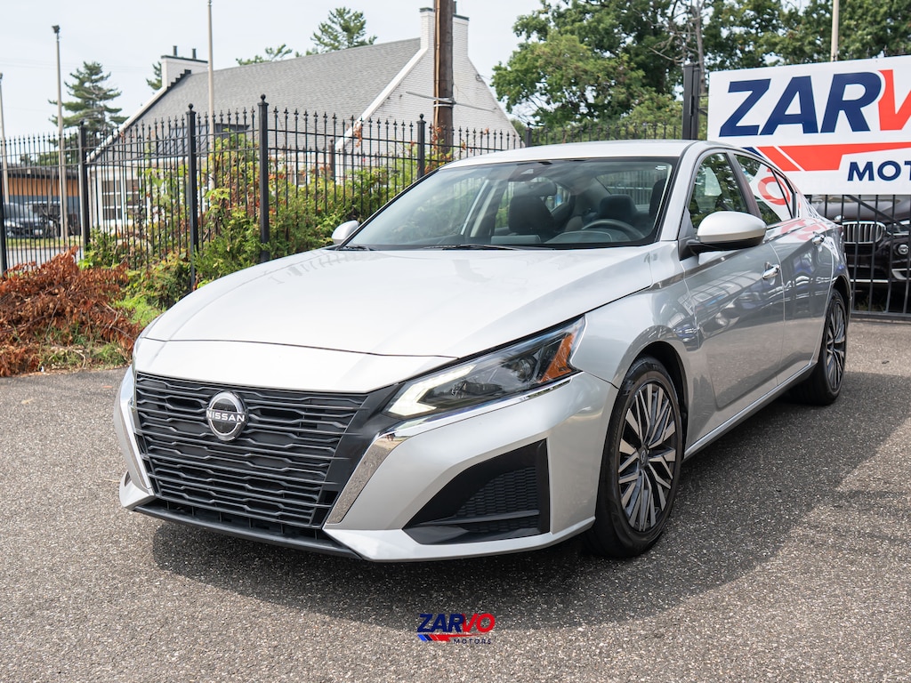 Used 2024 Nissan Altima 2.5 SV Sedan