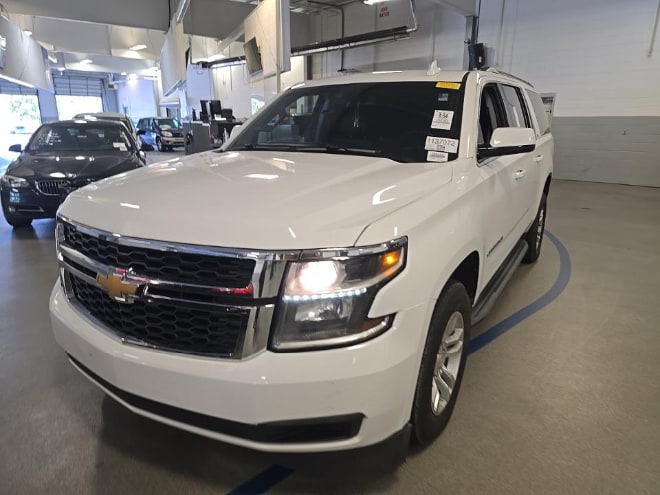 2019 Chevrolet Suburban 4WD 1500 LT's photo