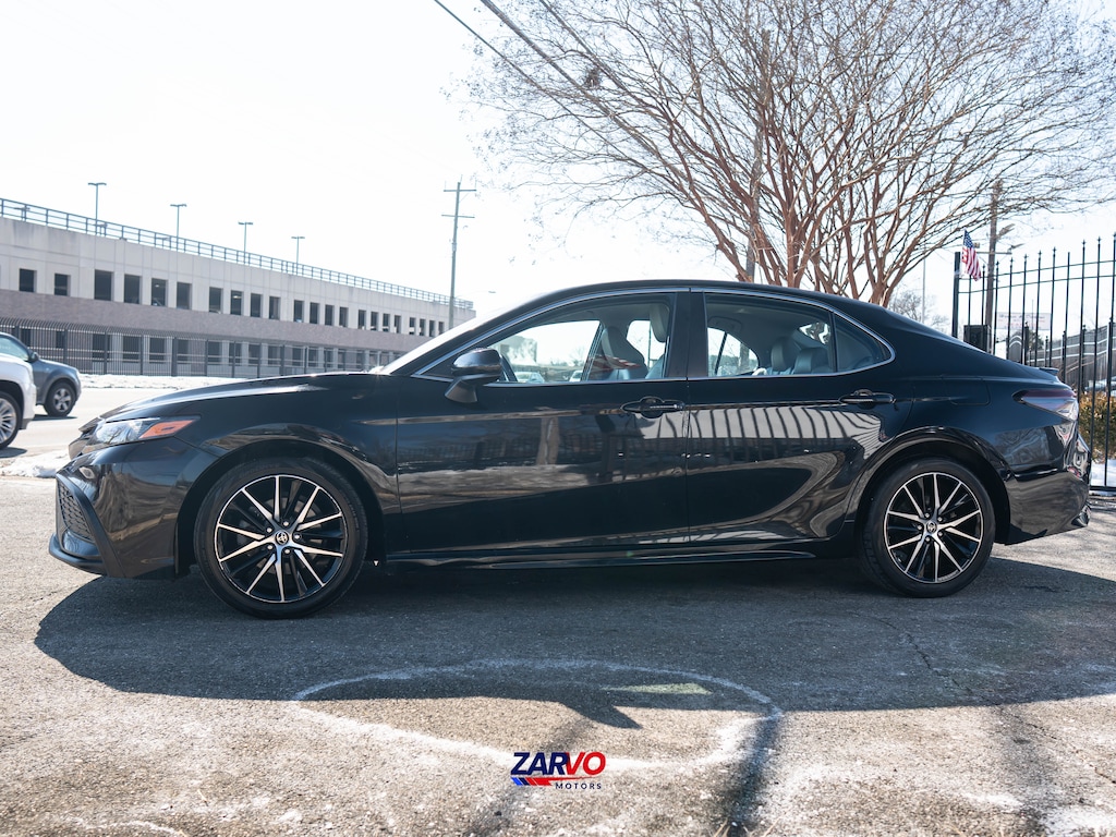 Used 2021 Toyota Camry SE Sedan