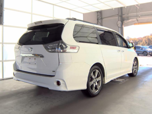 Used 2018 Toyota Sienna SE Van Passenger Van