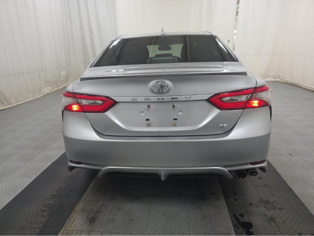 Used 2018 Toyota Camry SE Sedan