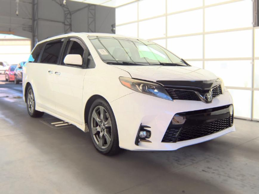 Used 2018 Toyota Sienna SE Van Passenger Van