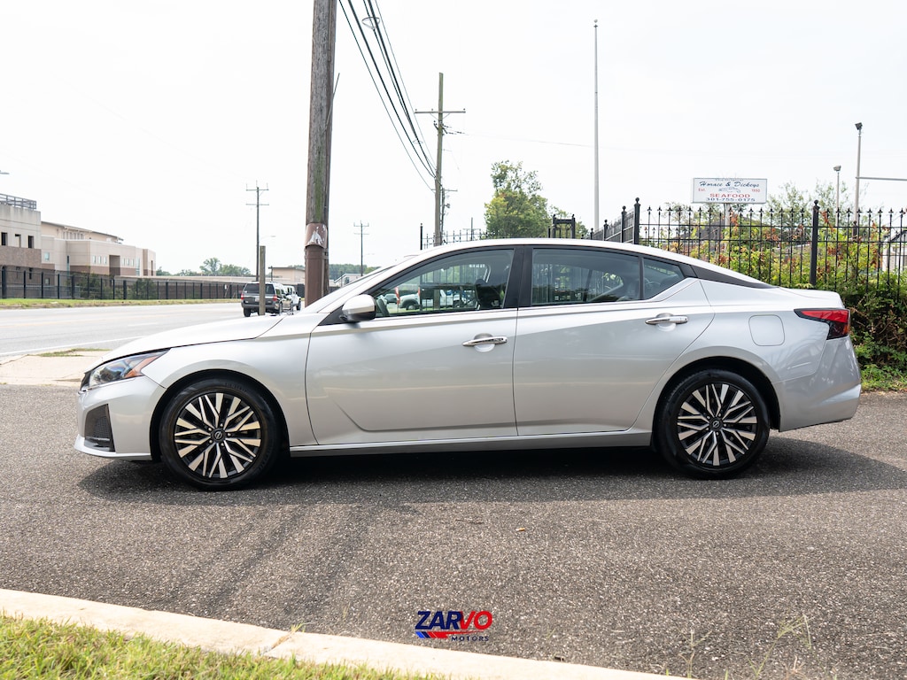 Used 2024 Nissan Altima 2.5 SV Sedan