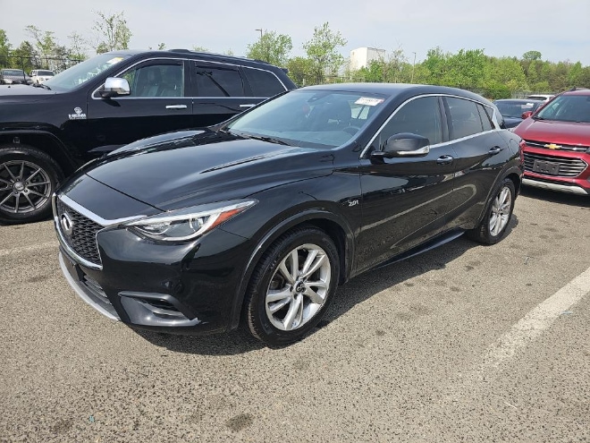 2018 INFINITI QX30 Luxury's photo