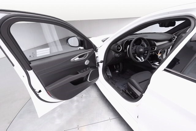 2022 Alfa Romeo Giulia Ti Veloce - Photo 18