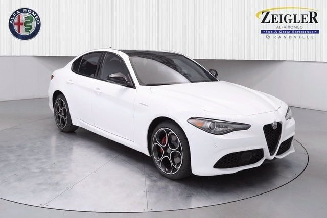 2022 Alfa Romeo Giulia Ti Veloce's photo