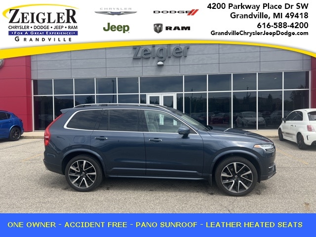 2019 Volvo XC90 Momentum's photo