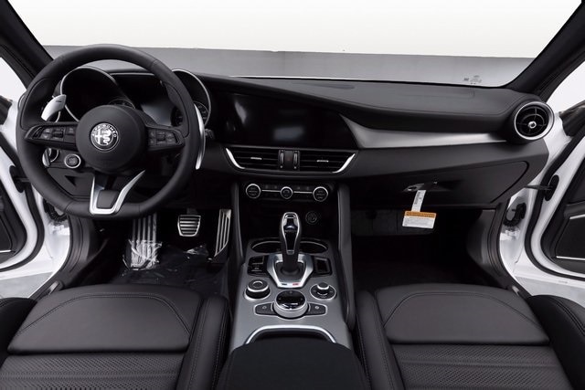 2022 Alfa Romeo Giulia Ti Veloce - Photo 10