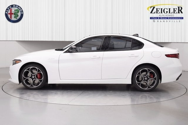 2022 Alfa Romeo Giulia Ti Veloce - Photo 6