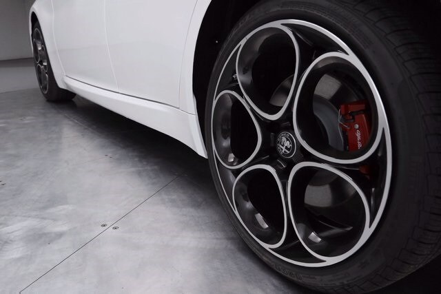 2022 Alfa Romeo Giulia Ti Veloce - Photo 9