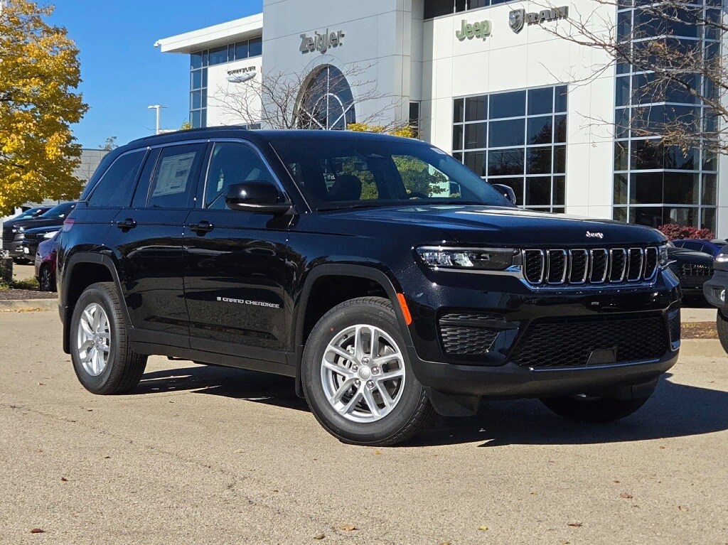 New 2025 Jeep Grand Cherokee Laredo SUV