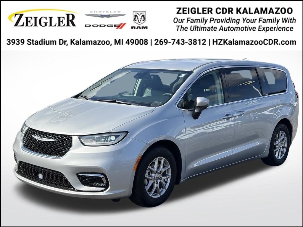 Certified 2023 Chrysler Pacifica Touring L Minivan/Van