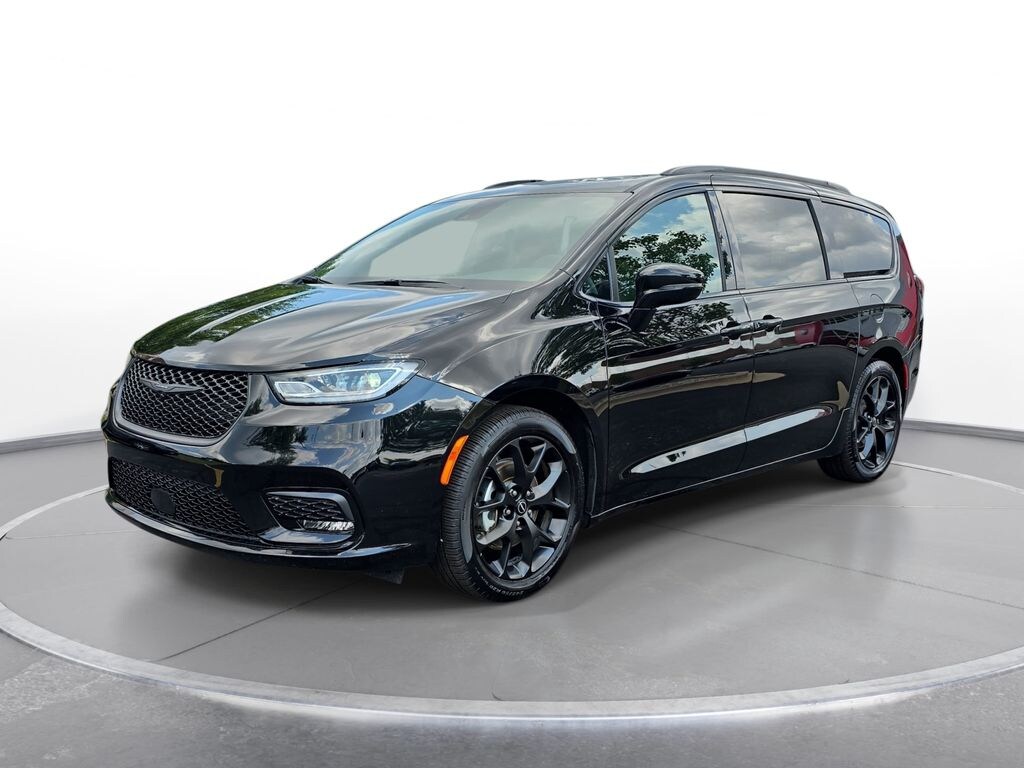 Used 2025 Chrysler Pacifica Limited Minivan/Van