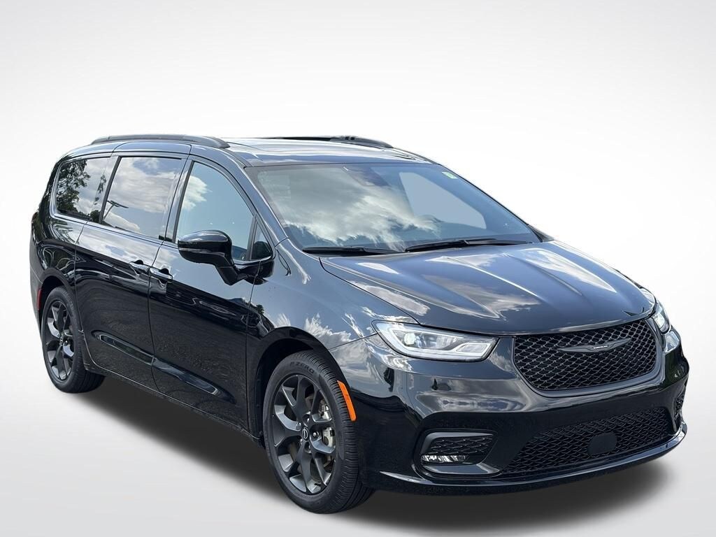 Certified 2025 Chrysler Pacifica Limited Minivan/Van