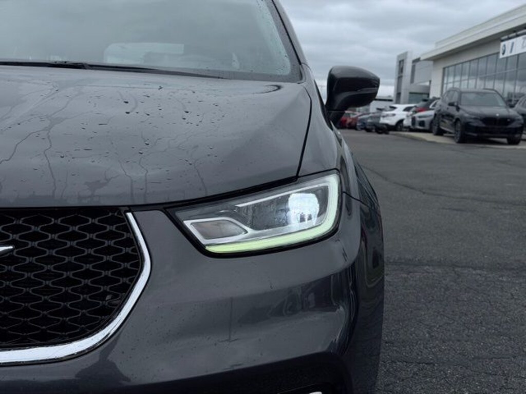 Certified 2023 Chrysler Pacifica Touring L Minivan/Van