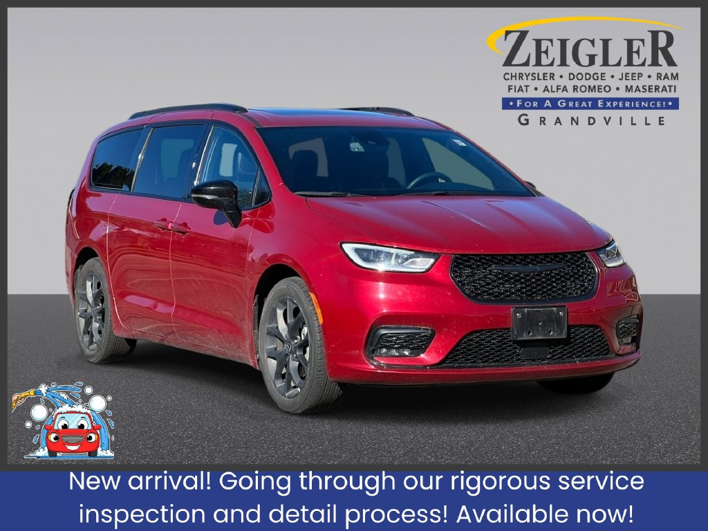 Used 2025 Chrysler Pacifica Limited Minivan/Van