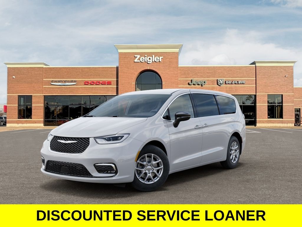 Used 2026 Chrysler Pacifica Select Minivan/Van