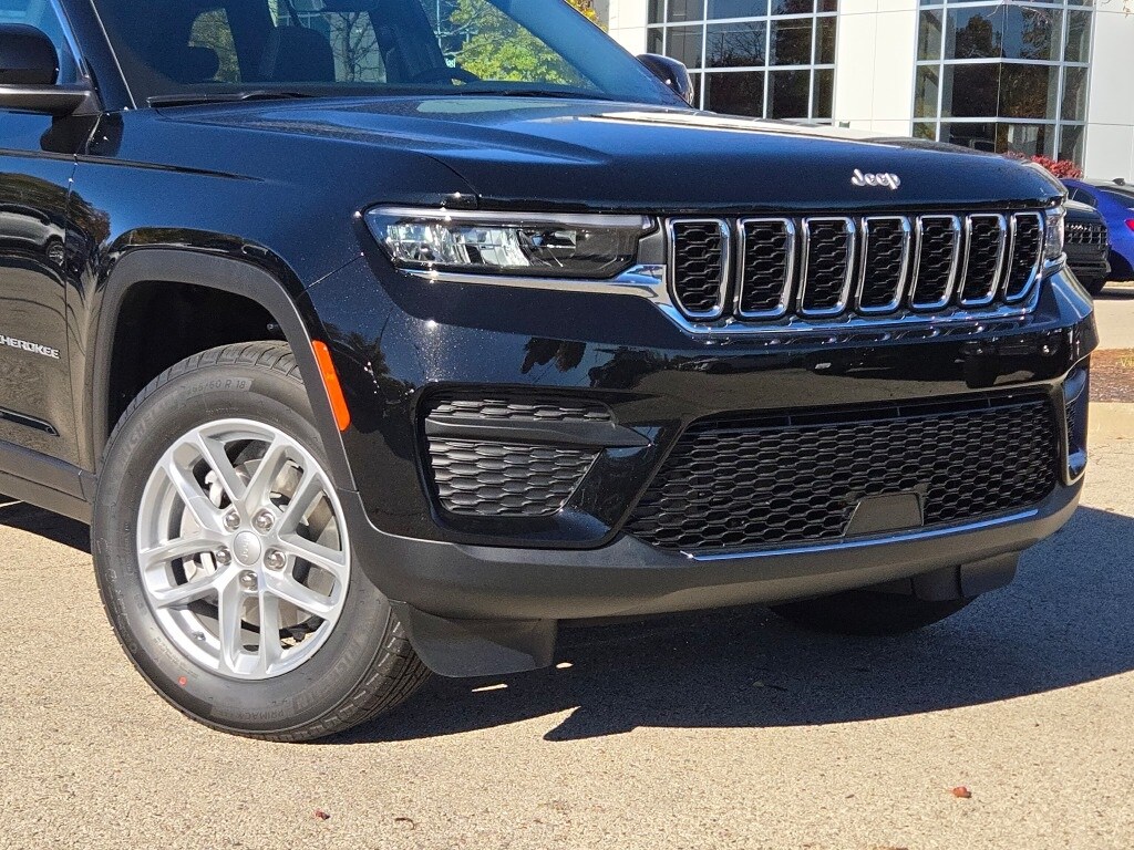 New 2025 Jeep Grand Cherokee Laredo SUV