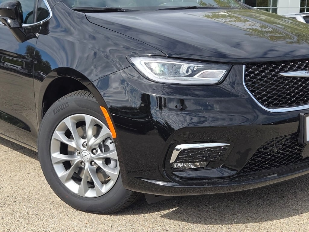 New 2026 Chrysler Pacifica Select Van Passenger Van