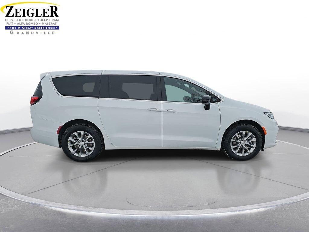 New 2026 Chrysler Pacifica Select Van Passenger Van