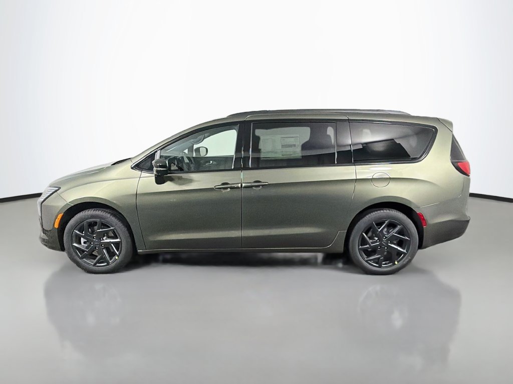 New 2027 Chrysler Pacifica Limited Van Passenger Van