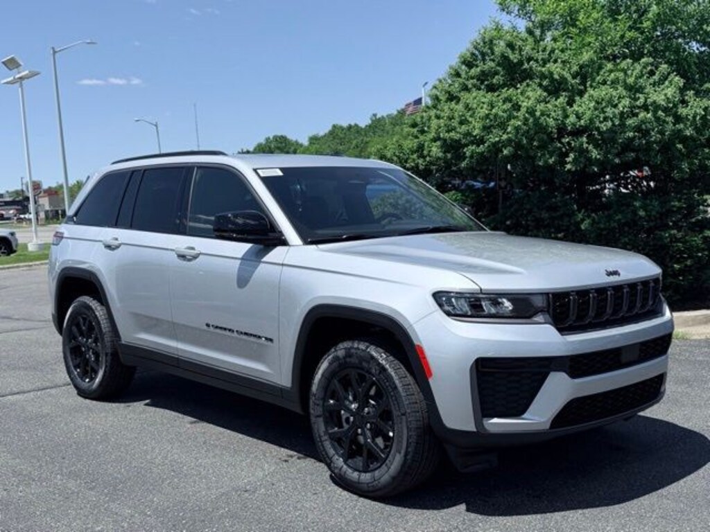 New 2026 Jeep Grand Cherokee Laredo SUV