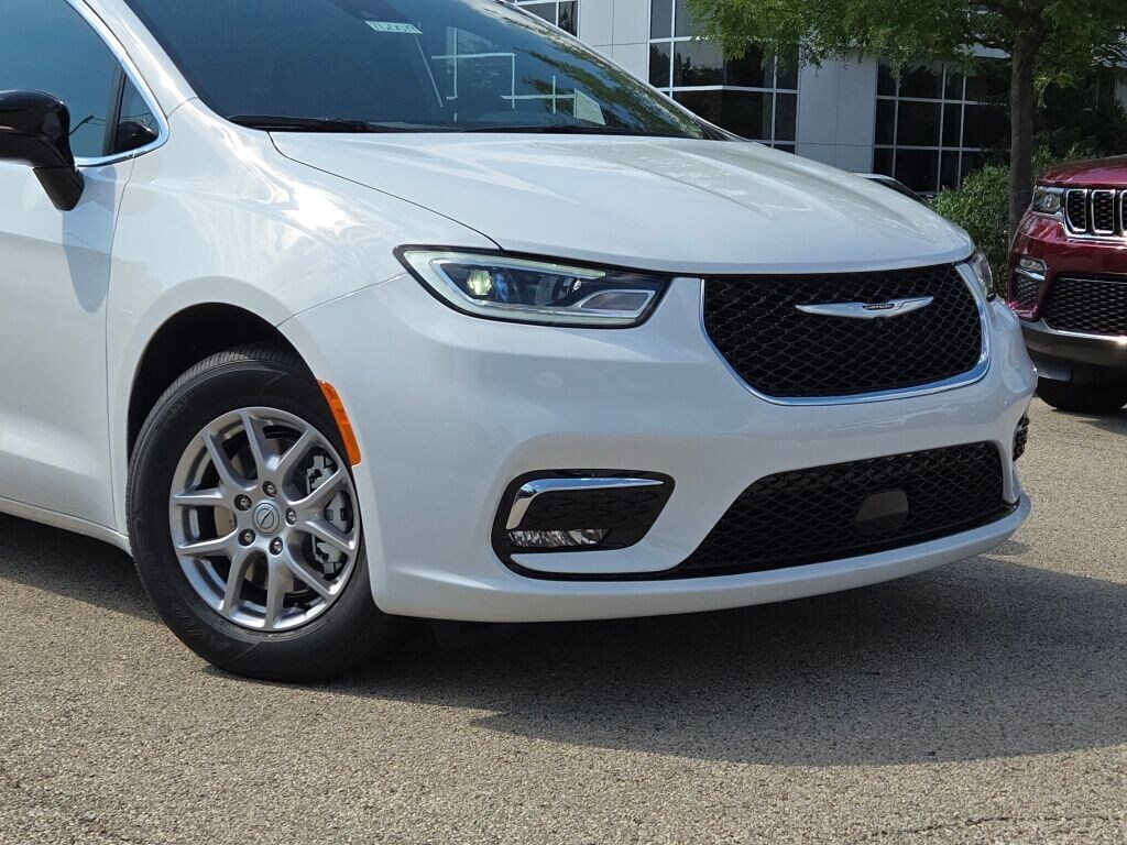 New 2026 Chrysler Pacifica Select Van Passenger Van