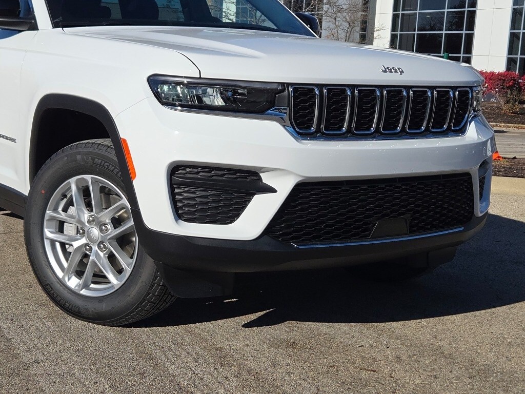 New 2025 Jeep Grand Cherokee Laredo SUV