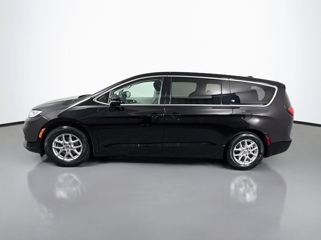 Used 2024 Chrysler Pacifica Touring L Minivan/Van