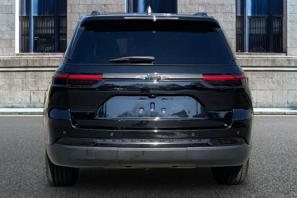 Used 2023 Jeep Grand Cherokee Limited SUV