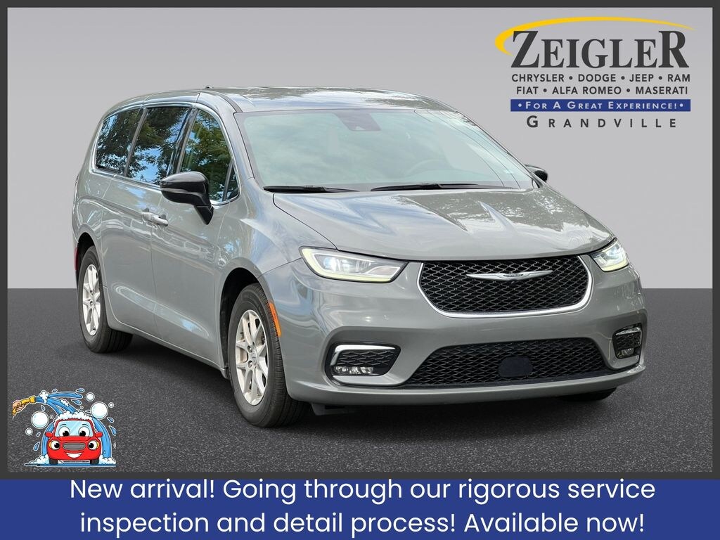 Used 2025 Chrysler Pacifica Select Minivan/Van