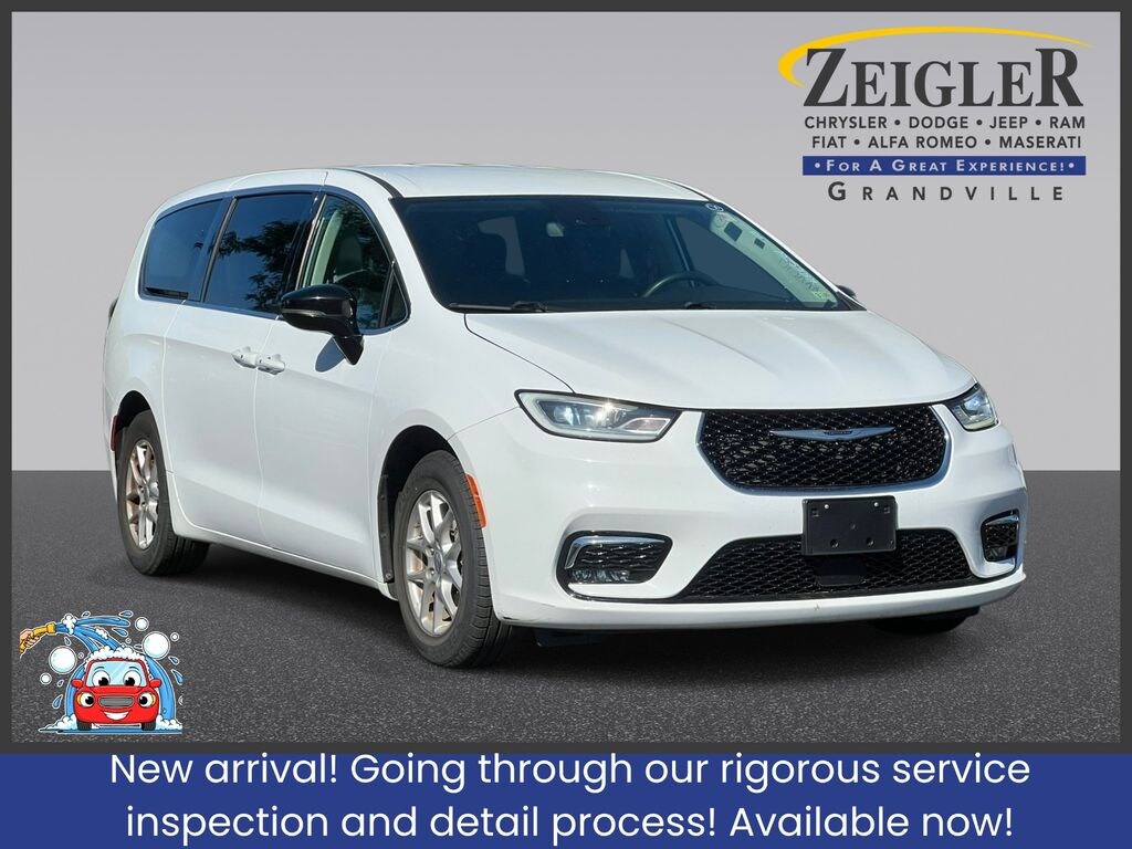Used 2024 Chrysler Pacifica Touring L Minivan/Van