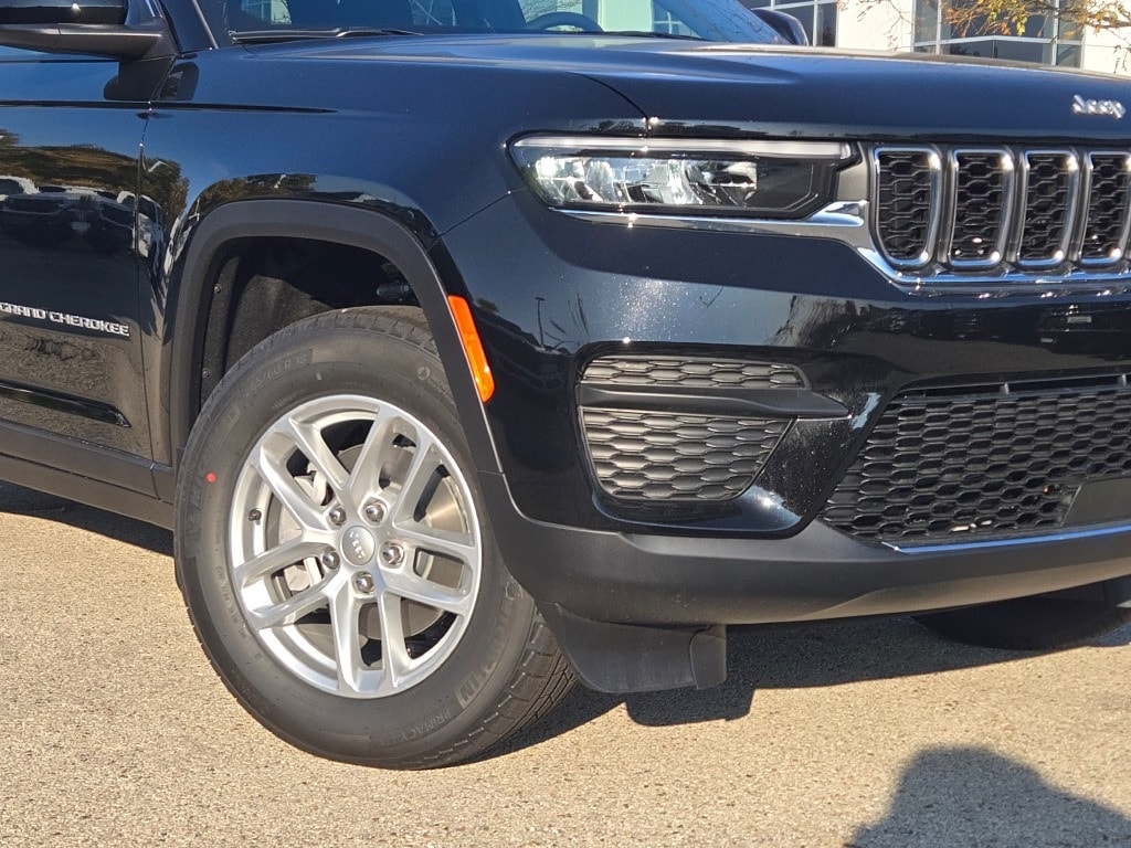 New 2025 Jeep Grand Cherokee Laredo SUV