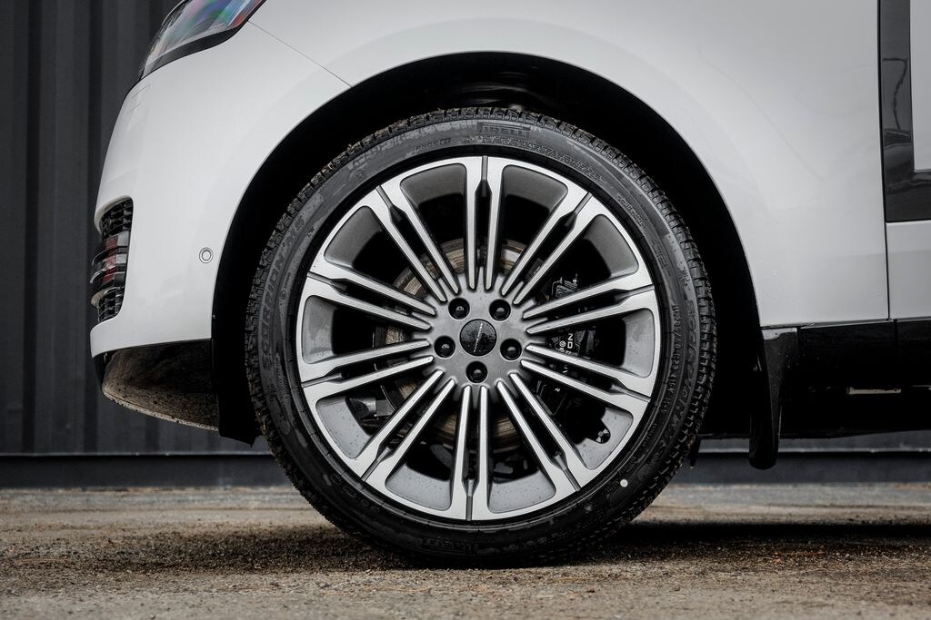 New 2026 Land Rover Range Rover P400 SE SUV