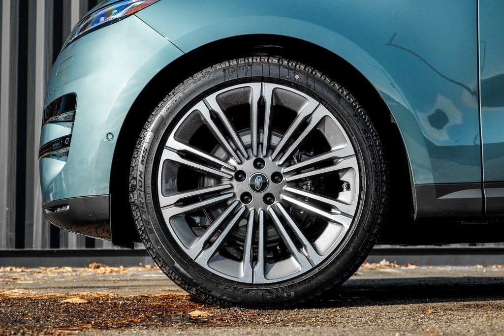 New 2025 Land Rover Range Rover Sport P360 SE SUV