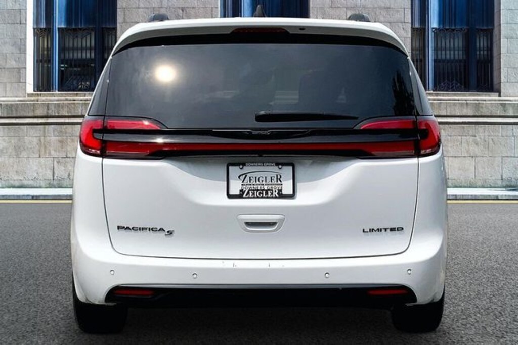 Used 2025 Chrysler Pacifica Limited Minivan/Van